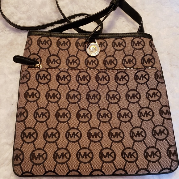 Sold - Picture 3 of 5